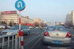 車(chē)主請(qǐng)注意！路口不要這樣轉(zhuǎn)彎，一旦被發(fā)現(xiàn)，扣8分罰500元